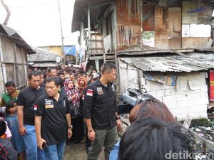Begini Reaksi Agus Yudhoyono Lihat Kali Penuh Sampah di Penjaringan