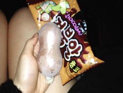 Sluurp! Es Krim Cokelat dari Korea Ini Bentuknya Mirip Kondom