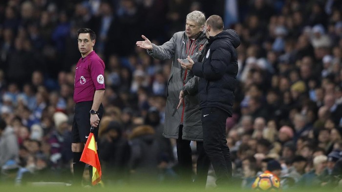 Wenger: Wasit Dapat Perlindungan seperti Singa-Singa di Kebun Binatang