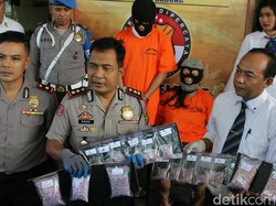 Jadi Pengedar 4.200 Butir Ekstasi, Anak dan Ibu Ditangkap Polisi