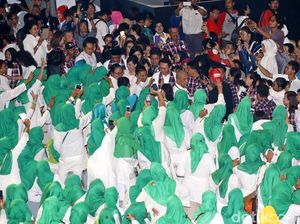 Hadiri Peringatan Hari Ibu, Ahok-Djarot Disambut Pendukung