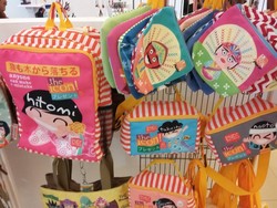 Laris Manis Bisnis Aneka Kado Bermotif Karakter Animasi Jepang