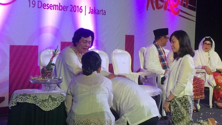 Saat Ahok Nyanyikan Lagu Iwan Fals dan Sungkem ke Sang Ibu