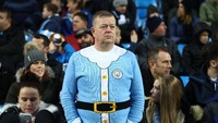 Suporter Manchester City tentu menunggu hasil terbaik dari tim kesayangnya untuk kado natal (Getty Images)