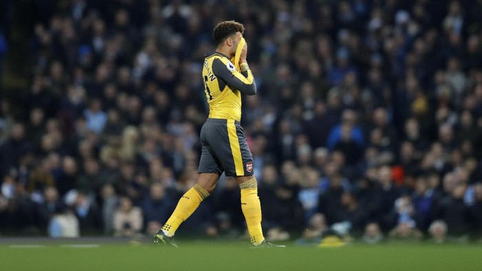 Gary Neville: Kok Lesu, Arsenal?