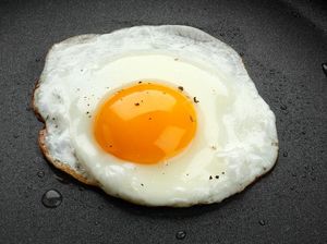 Ini Cara Mario Batali Hingga Chrissy Teigen Masak Telur Goreng Favorit