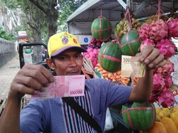 Lihat Rupiah Baru di TV, Pedagang: Penasaran Mau Lihat Langsung