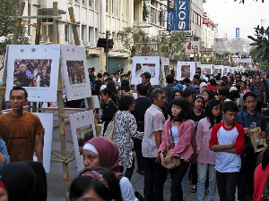 Bandung Lautan Manusia di Riau Street Festival 2016