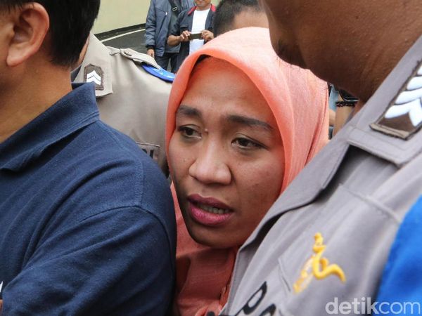 Dora Natalia Diperiksa Polres Jaktim Selama 5 Jam