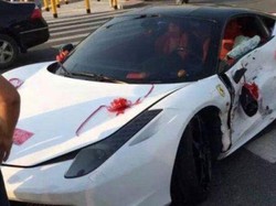 Disewa Jadi Mobil Pengantin, Ferrari Ini Malah Tabrakan