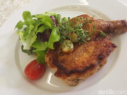 Resep Ayam: Brick Chicken with Pan Sauce and Salad
