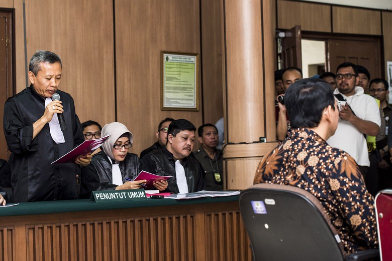 Ahok Sebut Oknum Pengecut Pakai Al Maidah, Jaksa: Seolah-olah Dia Paling Benar Ahok Sebut Oknum Pengecut Pakai Al Maidah, Jaksa: Seolah-olah Dia Paling Benar