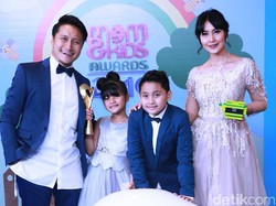 Beda Usia 10 Tahun, Ini Tips Romantis ala Fenita dan Arie Untung