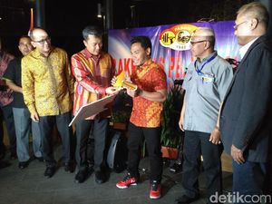 Eko Yuli dan Sri Wahyuni Kembali Dapat Bonus Eko Yuli dan Sri Wahyuni Kembali Dapat Bonus
