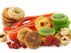 Ikuti Tips Ini Saat Menyiapkan Buah Kering untuk Fruitcake