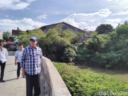 Pantau Kali Angke Tangerang, Cagub Banten Wahidin Sebut 3 Cara Atasi Banjir