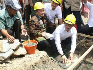 Menaker Resmikan Pembangunan Rumah-rumah Tipe 36 untuk Para Pahlawan Devisa