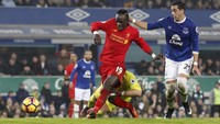 Sadio Mane. Pemain Liverpool itu sudah dilanggar 43 kali sepanjang Premier League 2016-17 sejauh ini. (Action Images via Reuters / Carl Recine)