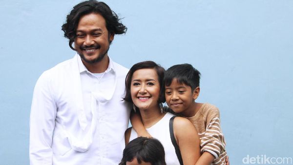 Intip Keluarga Dwi Sasono yang Serba Kembar
