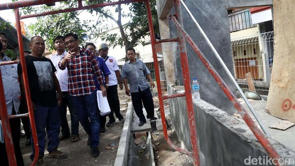 Djarot Tinjau Pembangunan RPTRA di Tebet