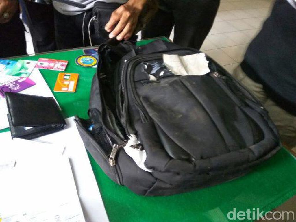 Tas yang Sempat Diduga Bom di Ubud Bali Ternyata Hilang Sejak Pekan Lalu Tas yang Sempat Diduga Bom di Ubud Bali Ternyata Hilang Sejak Pekan Lalu