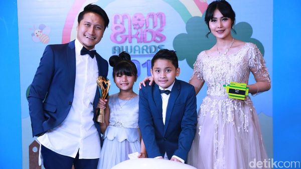 Kompaknya Keluarga Ari Untung