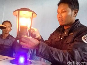 Pria Tamatan SD Ini Ciptakan Lampu Listrik Unik, Menyala Pakai Korek Api