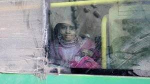 Ekspresi Haru Anak-anak Saat Evakuasi di Aleppo Timur
