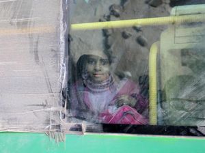 Ekspresi Haru Anak-anak Saat Evakuasi di Aleppo Timur