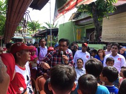 Djarot Blusukan di Tebet, Warga Keluhkan Pembangunan RPTRA di Tanah Makam