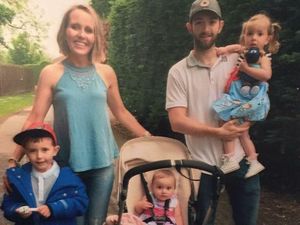 Duka Keluarga di Inggris yang Kedua Putrinya Diserang Penyakit Langka