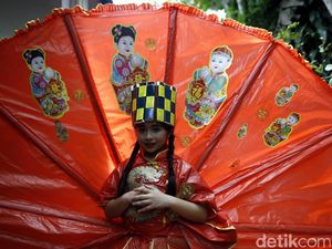 Fashion Show Bahan Daur Ulang Fashion Show Bahan Daur Ulang