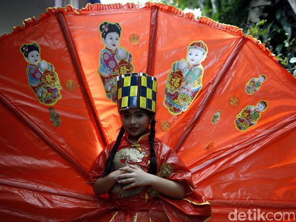 Fashion Show Bahan Daur Ulang