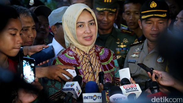 Airin Datangi Kontrakan Teroris Bom Tangsel