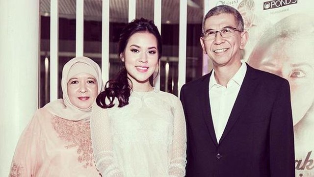 Highlight Dunia Hiburan InsertLive : Kakak Raisa Bagikan Kondisi Ibunda yang Berjuang Lawan Kanker Paru-paru