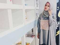 Foto: Gaya Sporty Ala Presenter Ratu Anandita Pasca Berhijab