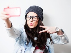 Tips Mengambil Foto Selfie dengan Kamera Profesional