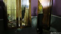 Polisi Olah TKP di Rumah Kontrakan Teroris