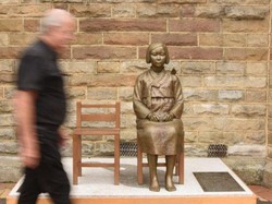 Patung Perunggu Gadis Korea Berpakaian Hanbok di Sydney Tuai Kontroversi