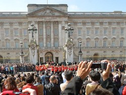 Dampak Serangan Berlin, Jalan di Sekitar Istana Buckingham Ditutup