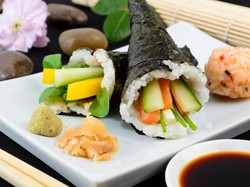 California Hand Roll dan Inari Sushi yang Lezat Mudah Dibuat Sendiri