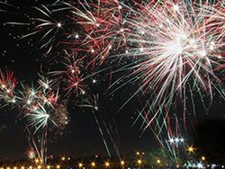 Panggung Terapung dan Musical Fireworks Meriahkan Malam Tahun Baru di Ancol