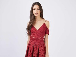 Editors Choice: 5 Busana yang Buat Wanita Tampak Menarik di Mata Pria