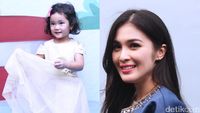 Bilqis Lebih Populer dari El Barack dan Rafathar, Sandra Dewi Berseri-seri