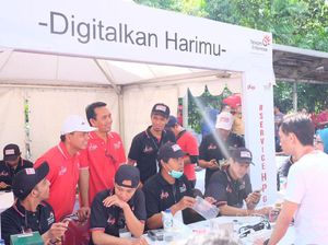 Seribu Ponsel Tuntas Direparasi Satu Hari, Gratis!