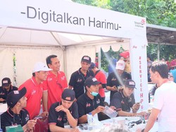 Seribu Ponsel Tuntas Direparasi Satu Hari, Gratis!