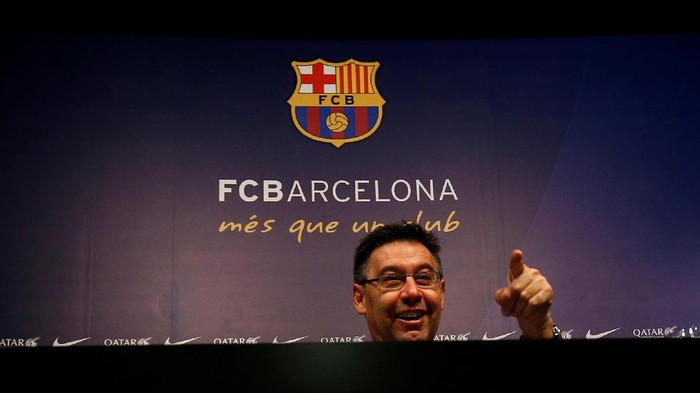 FC Barcelonas president Josep Maria Bartomeu attends a news conference at Camp Nou stadium in Barcelona, Spain December 20, 2016. REUTERS/Albert Gea
