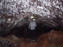 Gua di Islandia Ini Dijuluki Sebagai Neraka Beku, Ini Sebabnya