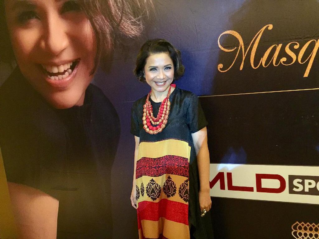 Ruth Sahanaya Rayakan Malam Tahun Baru di Karawang Ruth Sahanaya Rayakan Malam Tahun Baru di Karawang