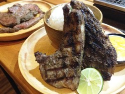 Mouton: Empuk Gurih Lamb Chop dan Tenderloin Slice dengan 7 Pilihan Saus Celupan